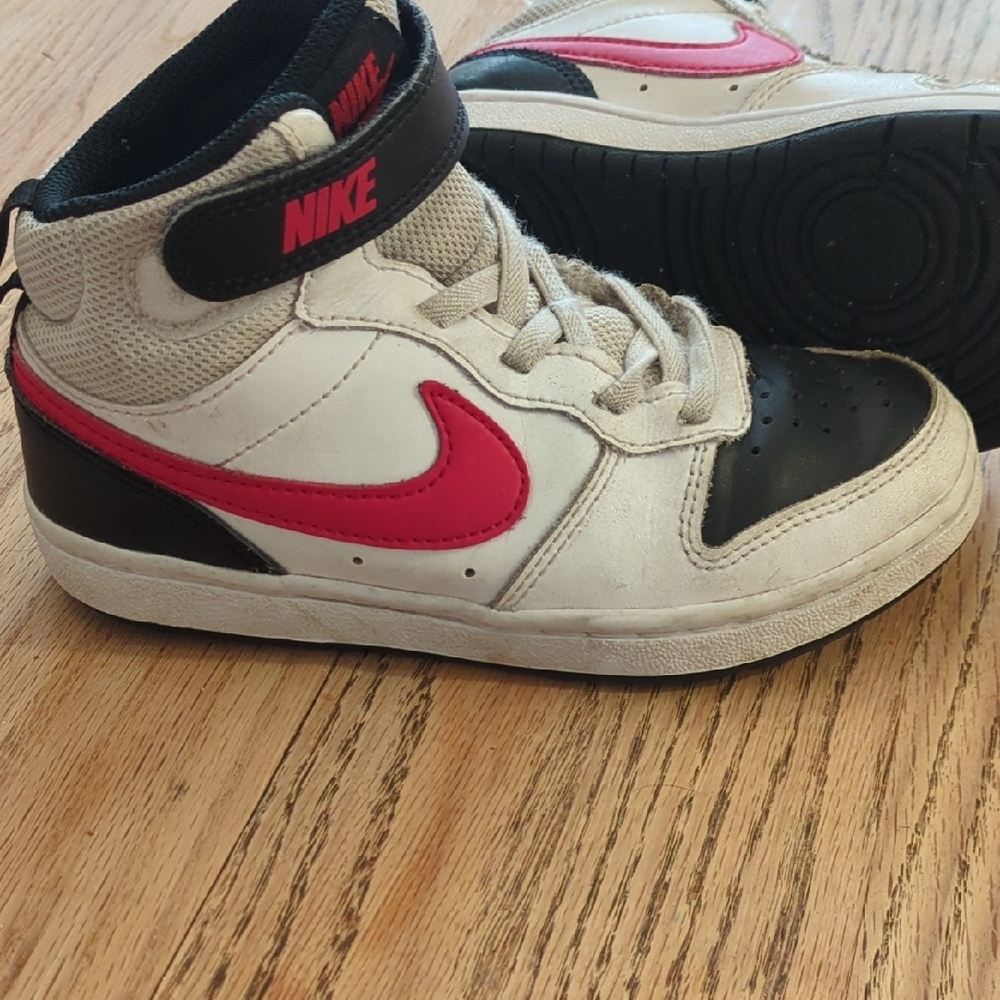 Nike Kids Sneakers - White and Black with Red Swoosh - Picture 2 of 6